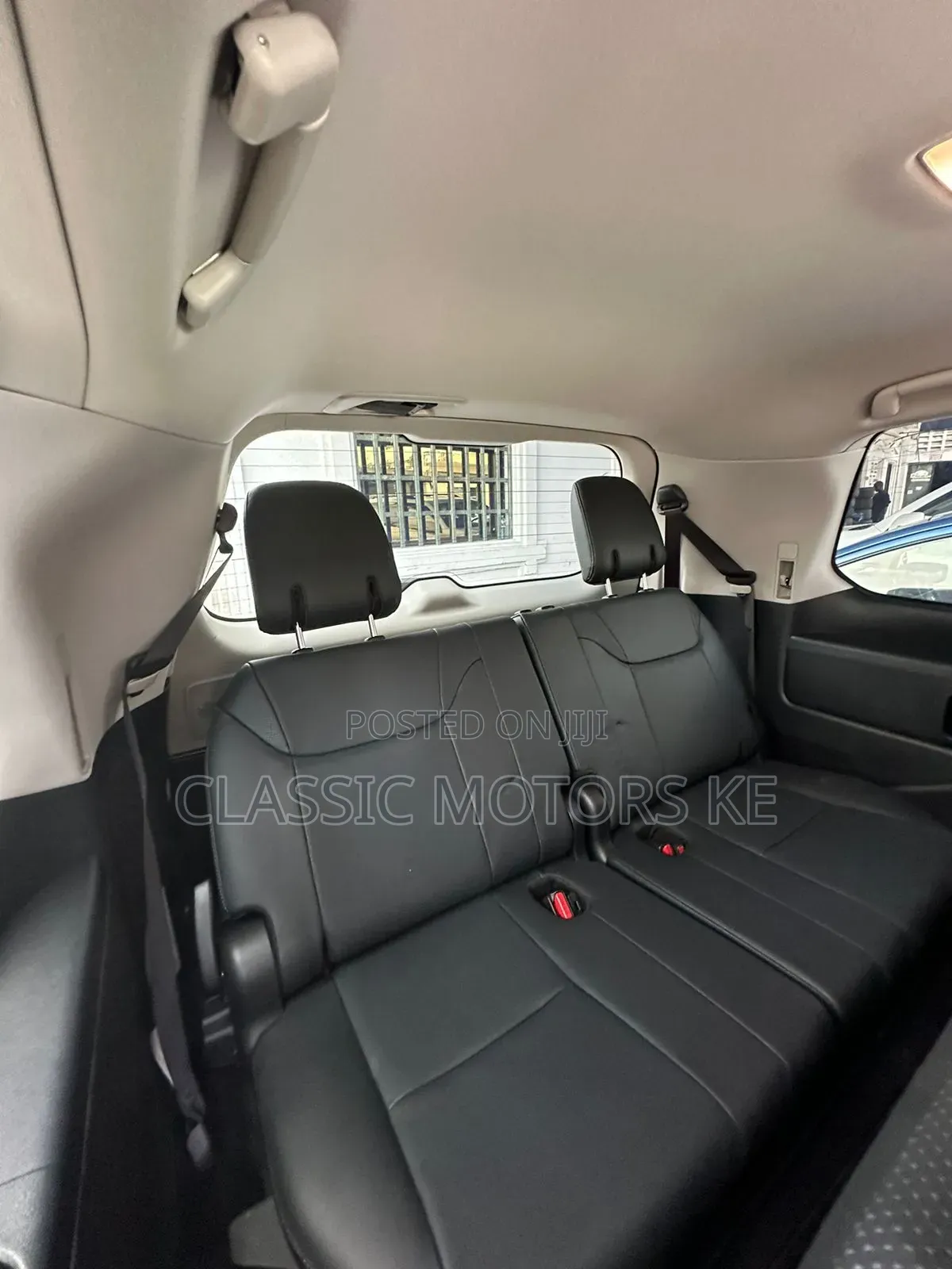 Lexus LX 570 AWD 2018 White