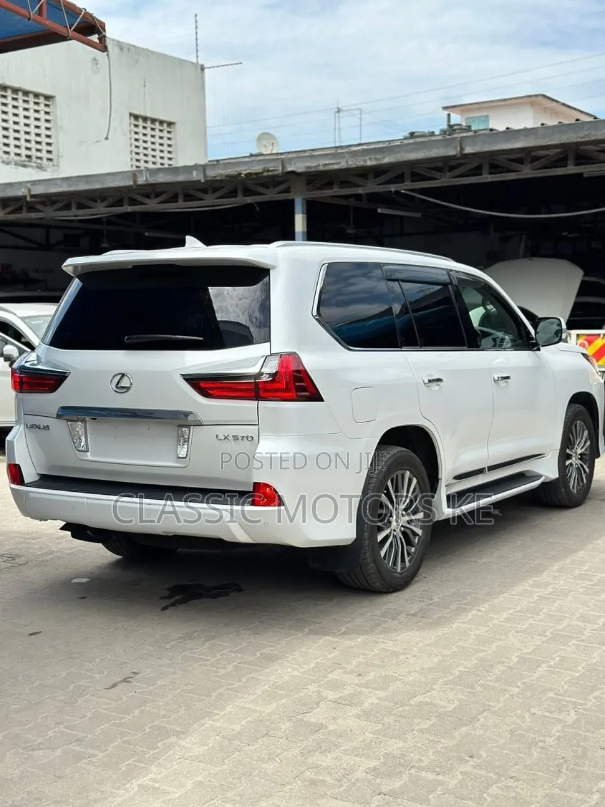 Lexus LX 570 AWD 2018 White