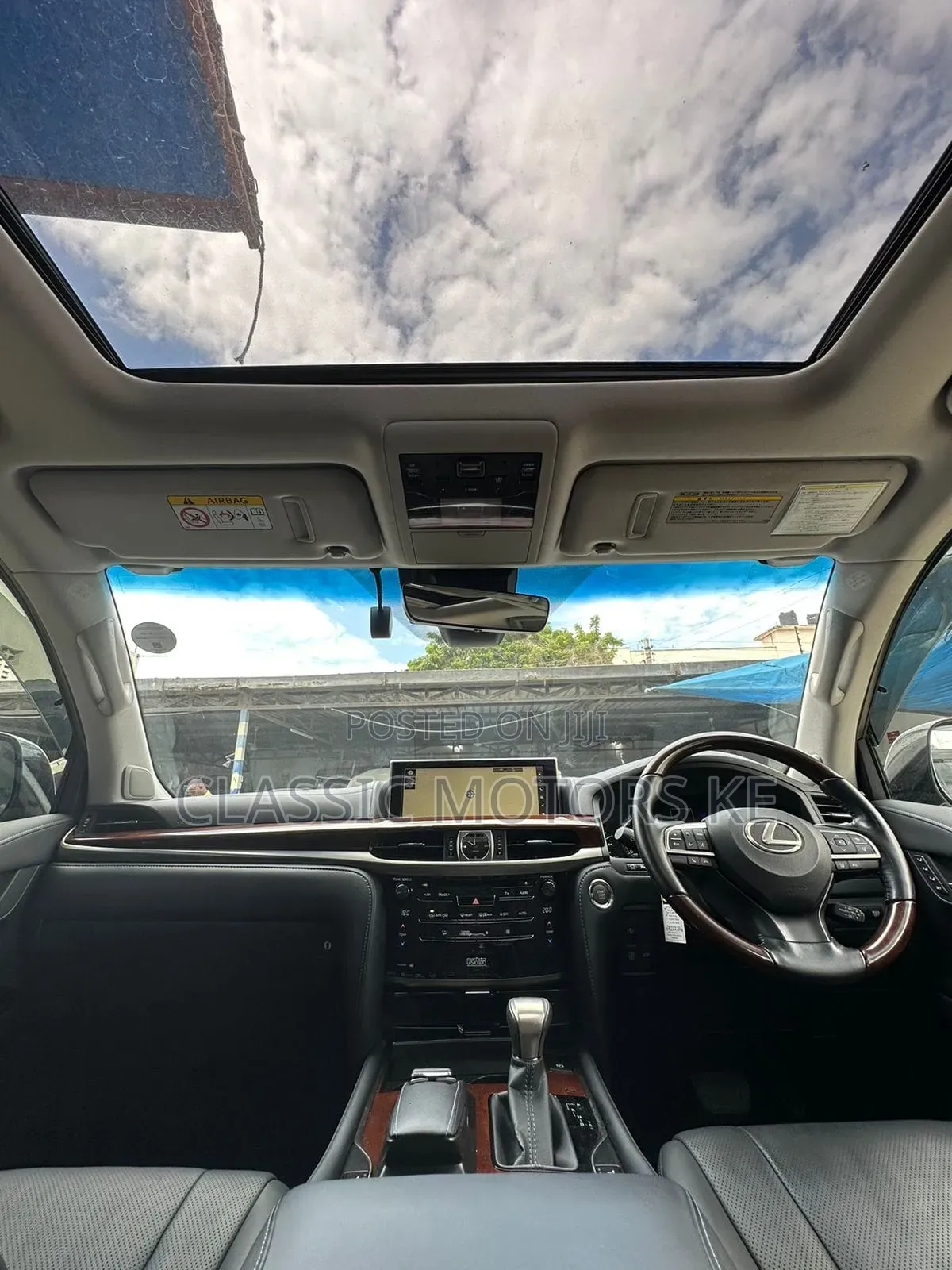 Lexus LX 570 AWD 2018 White