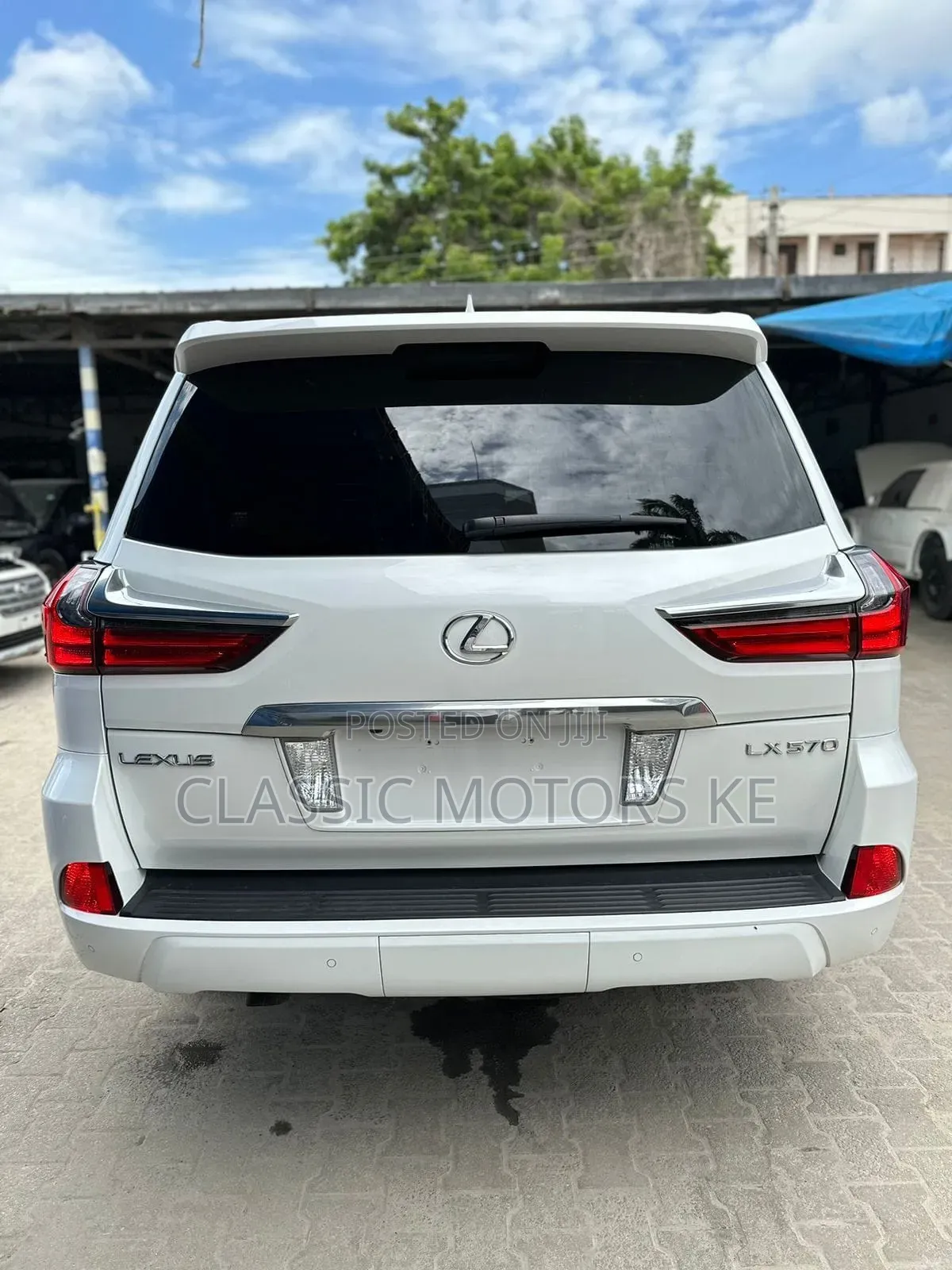 Lexus LX 570 AWD 2018 White