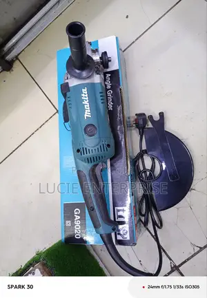 Makita Angle Grinder 9inch