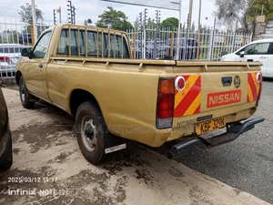 Nissan Hardbody 2008 Gold