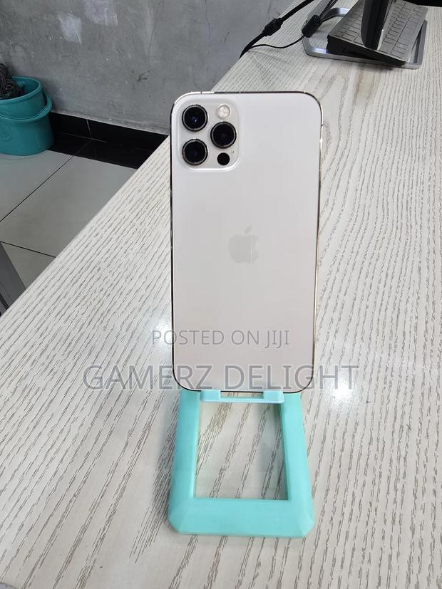 Apple iPhone 12 Pro 256 GB Gold - main view