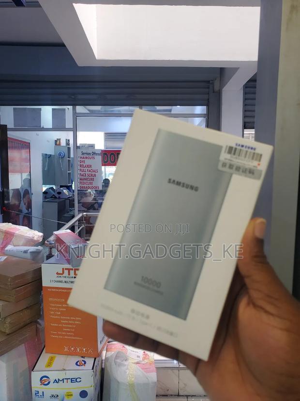 Samsung 15watts-10kmah Typec /Usb Powerbank - main view