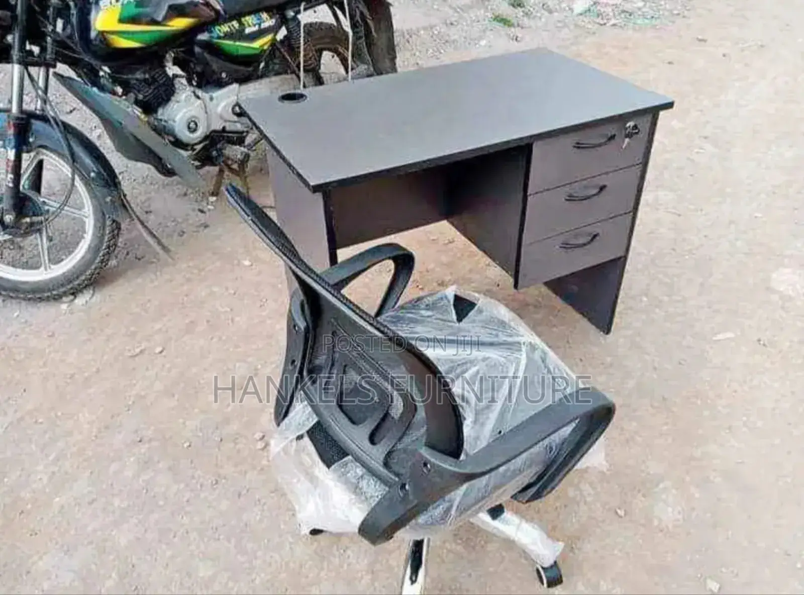0.9m Desk and Chair