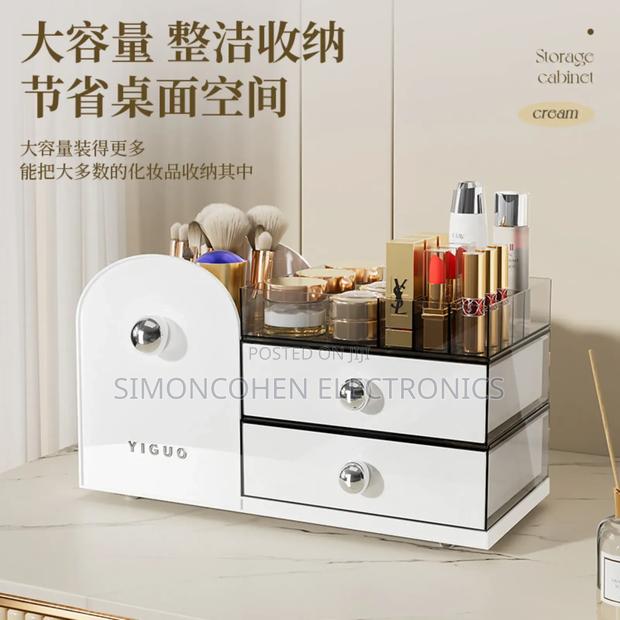 Large Capacity Make-Up Organizer