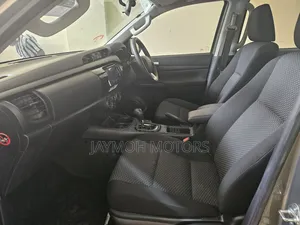 Toyota Hilux 2020 Gold