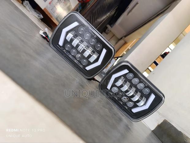 Universal 7x5" Headlights With Parking Indicator