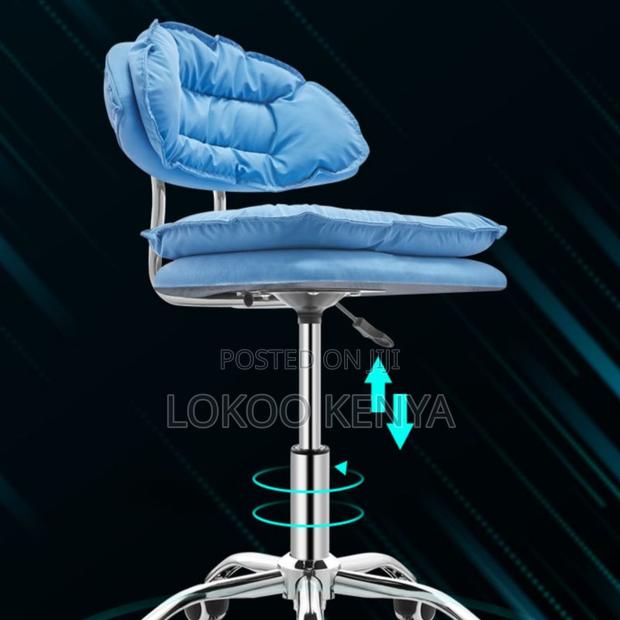 Office Stool: Modish Adjustable Office Barstool - thumbnail 2