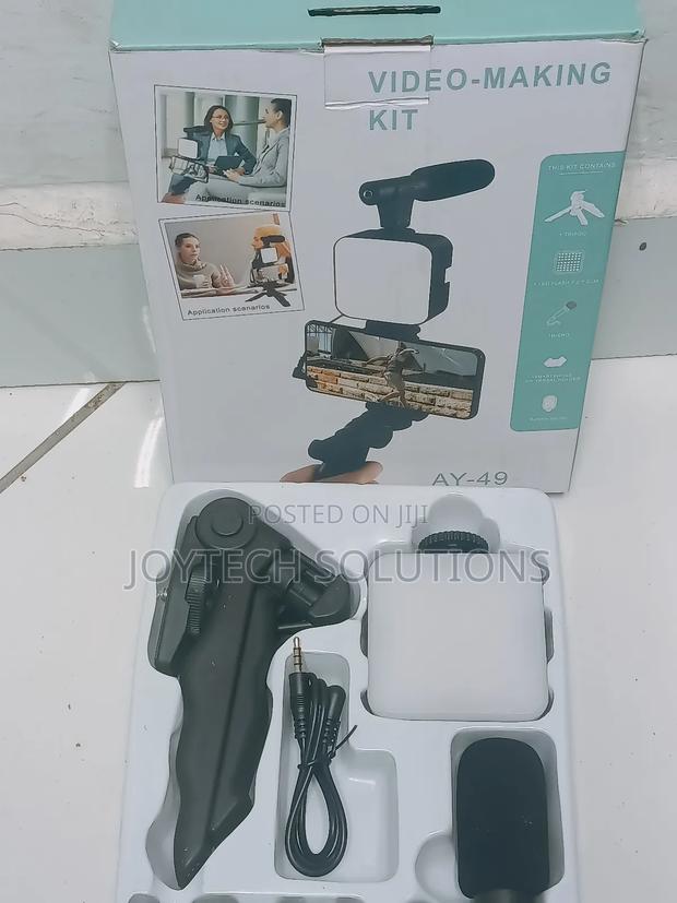 Hand Held Tripod With Microphone for Live Recording - thumbnail 2