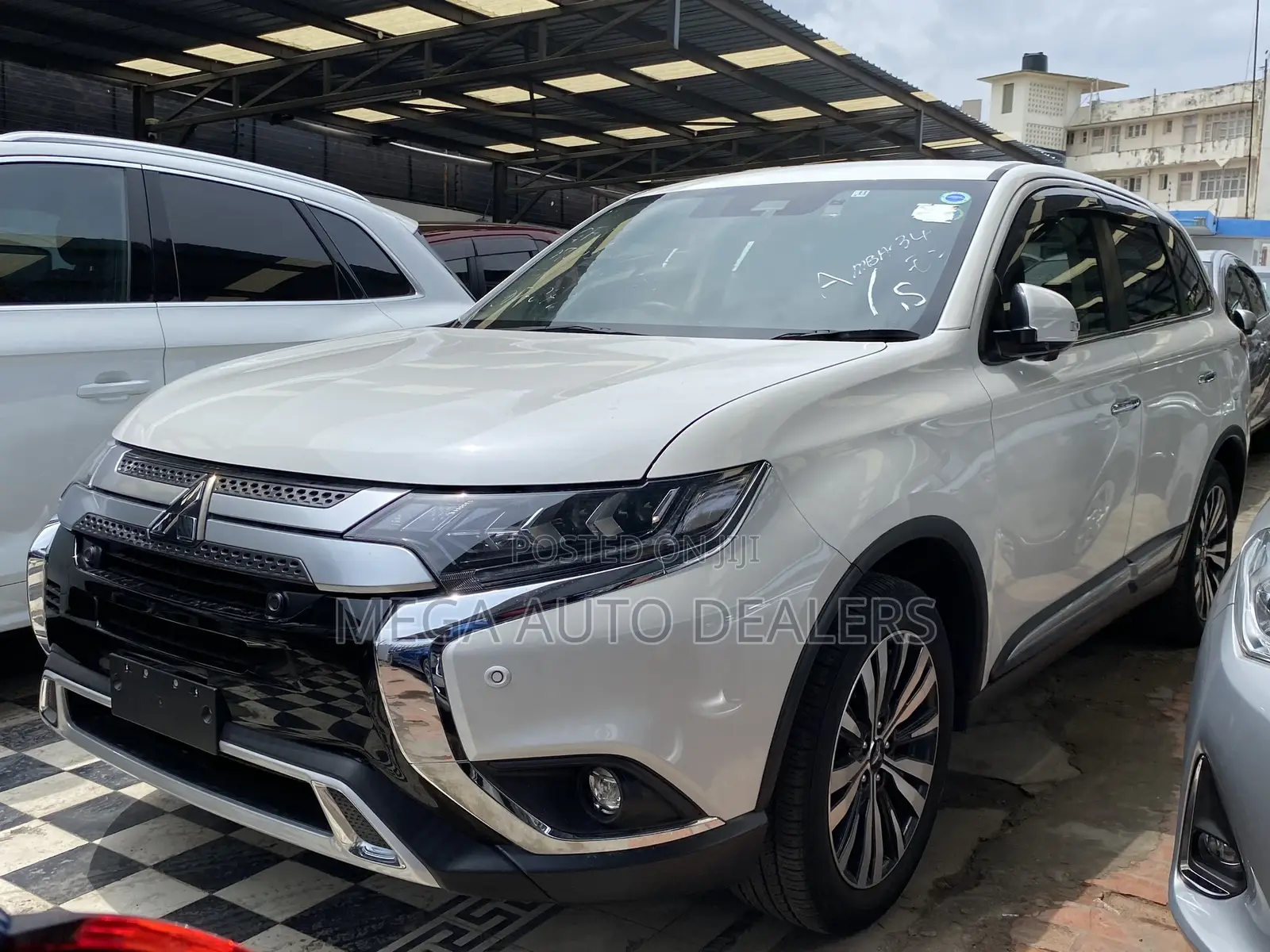 Mitsubishi Outlander 2018 White