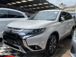 Mitsubishi Outlander 2018 White