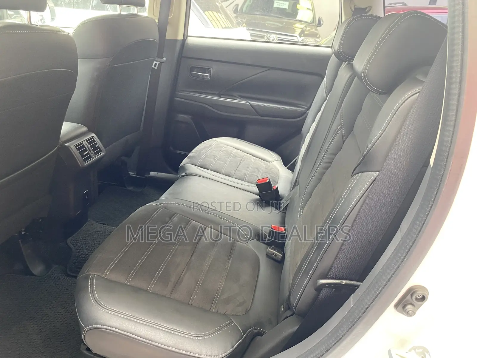 Mitsubishi Outlander 2018 White