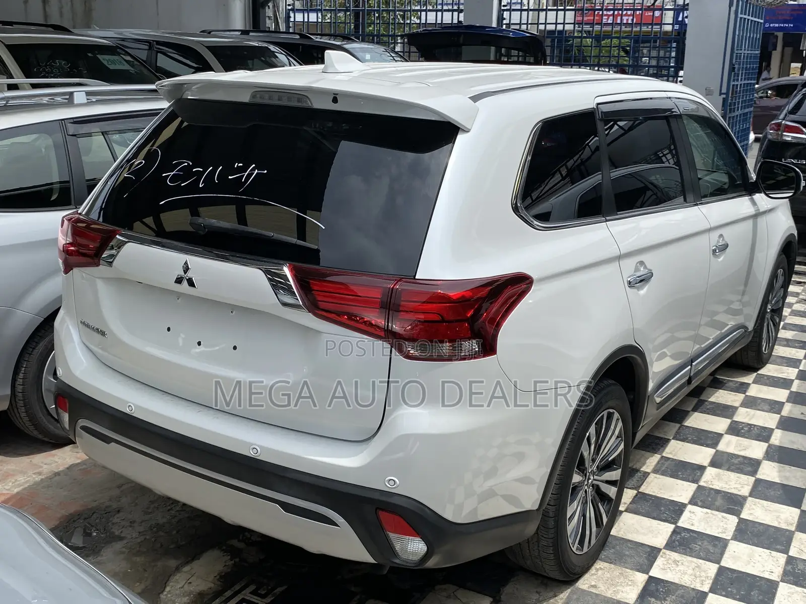 Mitsubishi Outlander 2018 White