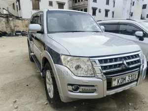Mitsubishi Pajero 2016 Silver