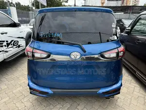 Toyota Sienta 1.5 FWD 2019 Blue
