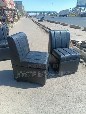 Single Seater Black Restaurant Couches or Waiting Seats