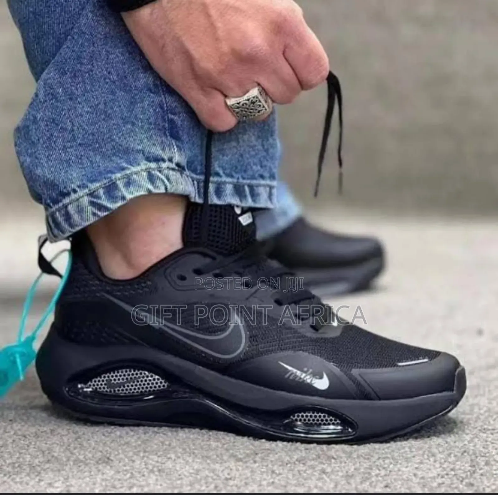 Black Nike Air Max Zoom Sneakers