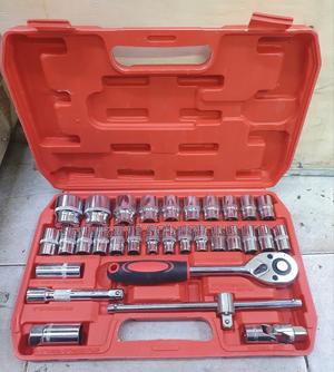 32-Piece 1/2" Drive Socket Wrench Set - thumbnail 2