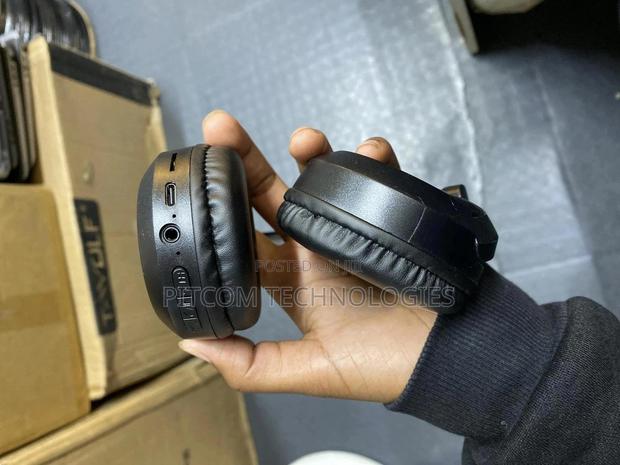 Wireless Bluetooth Headphones - thumbnail 3