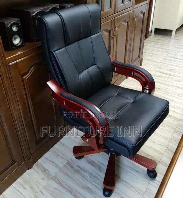 Contemporary Leather Highback Executive Office Chair