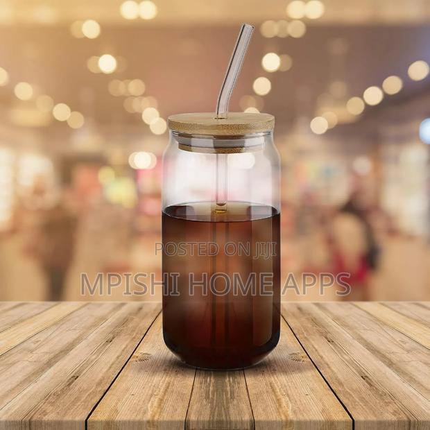 Glass Cup With Bamboo Lid and a Straw - thumbnail 3
