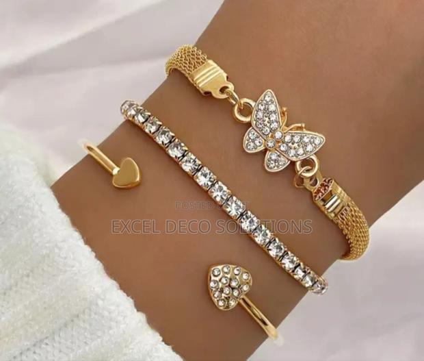 Adjustable Heart Open Bracelet - main view