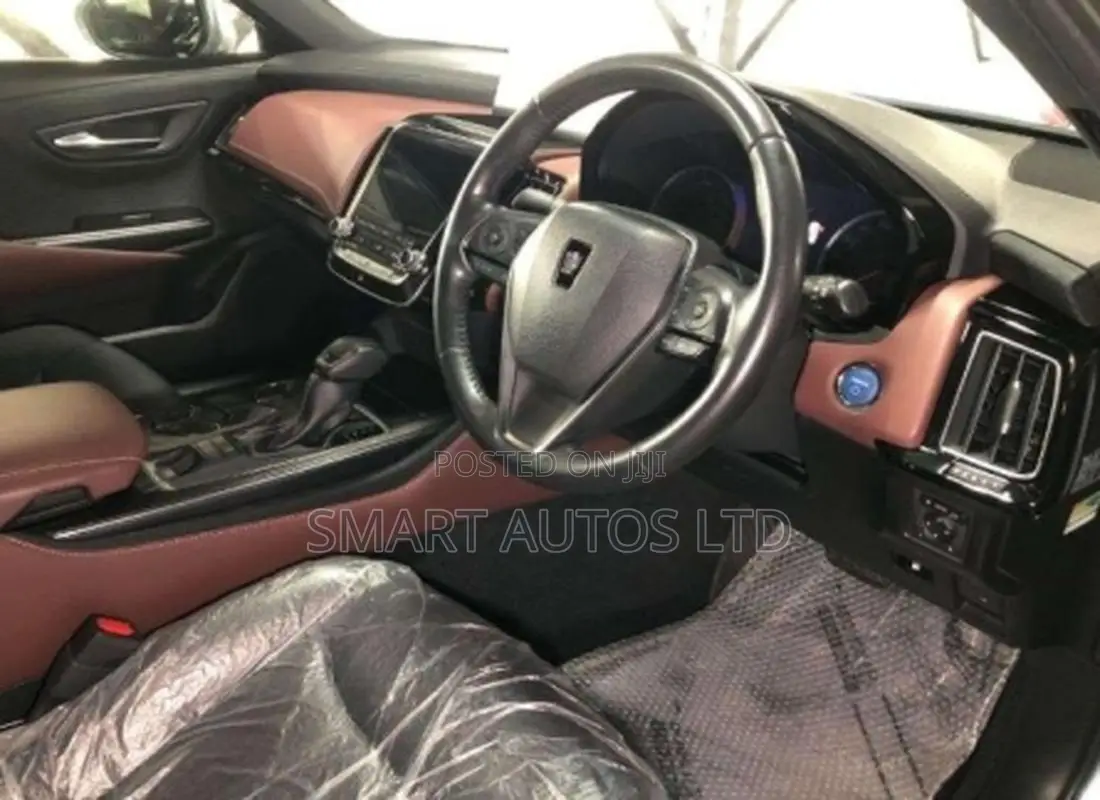 Toyota Crown 2018
