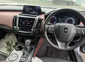 Toyota Crown 2018