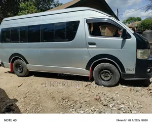 Toyota HiAce 2015 Silver