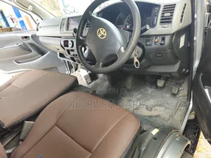 Toyota HiAce 2011 Silver