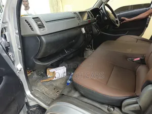 Toyota HiAce 2011 Silver