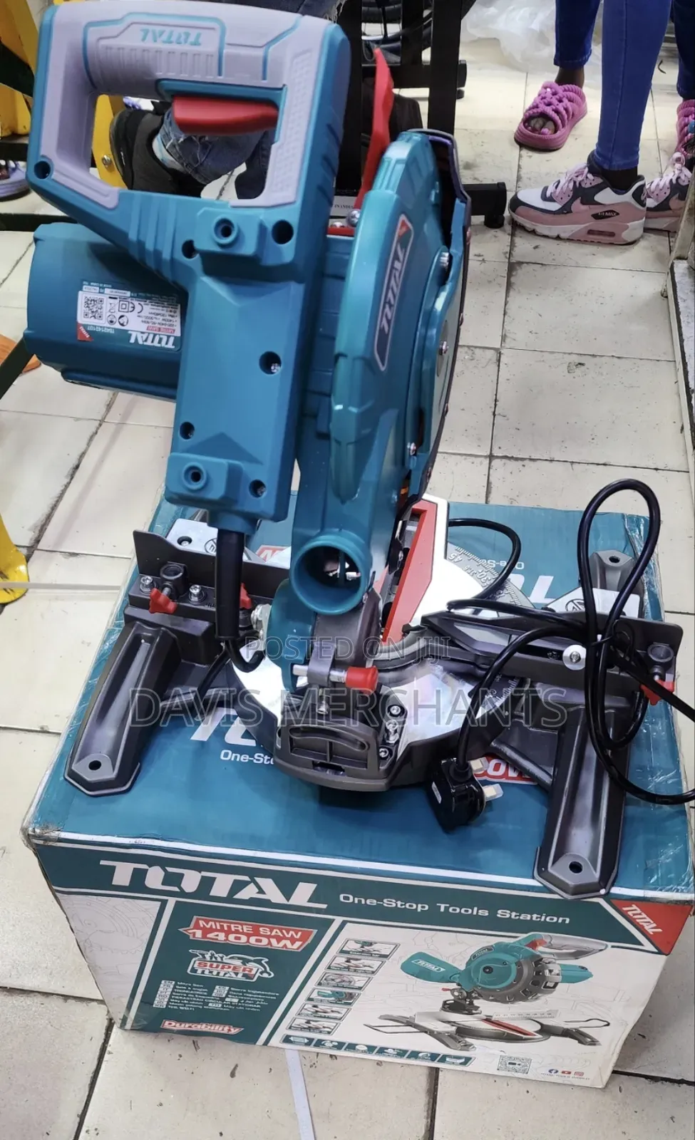 Total 1400w Mitre Saw