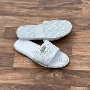 Veneta Slides