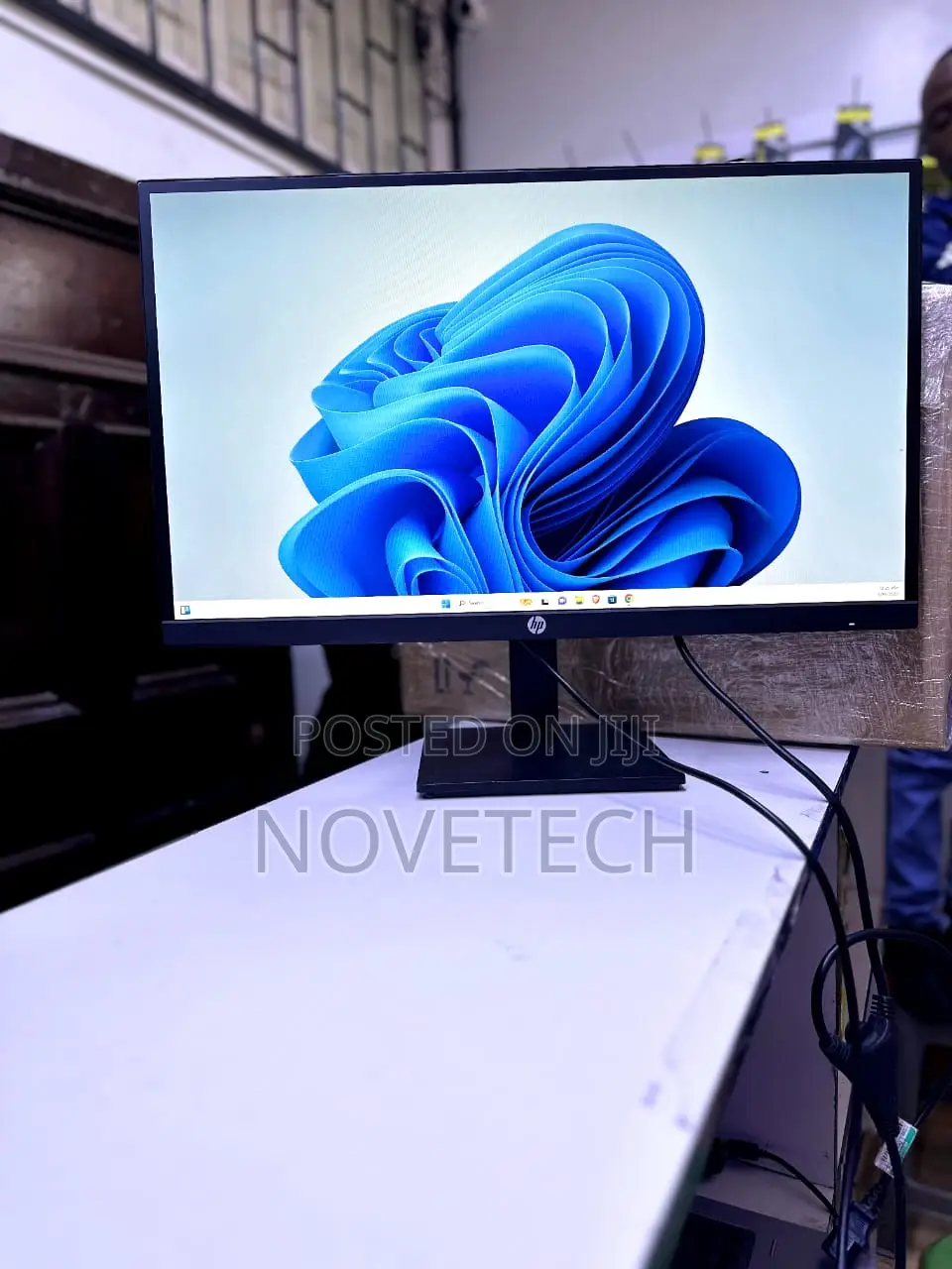Hp 27" Edge to Edge P27h G4 Monitor Built-in Dual Speakers