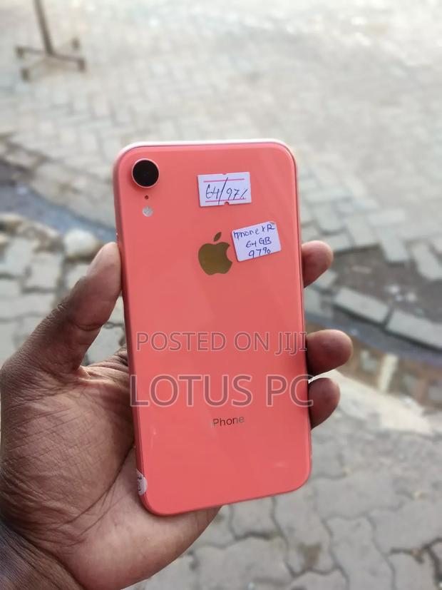 Apple iPhone XR 64 GB Pink - main view