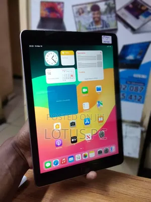 Apple iPad 9.7 32 GB Gray