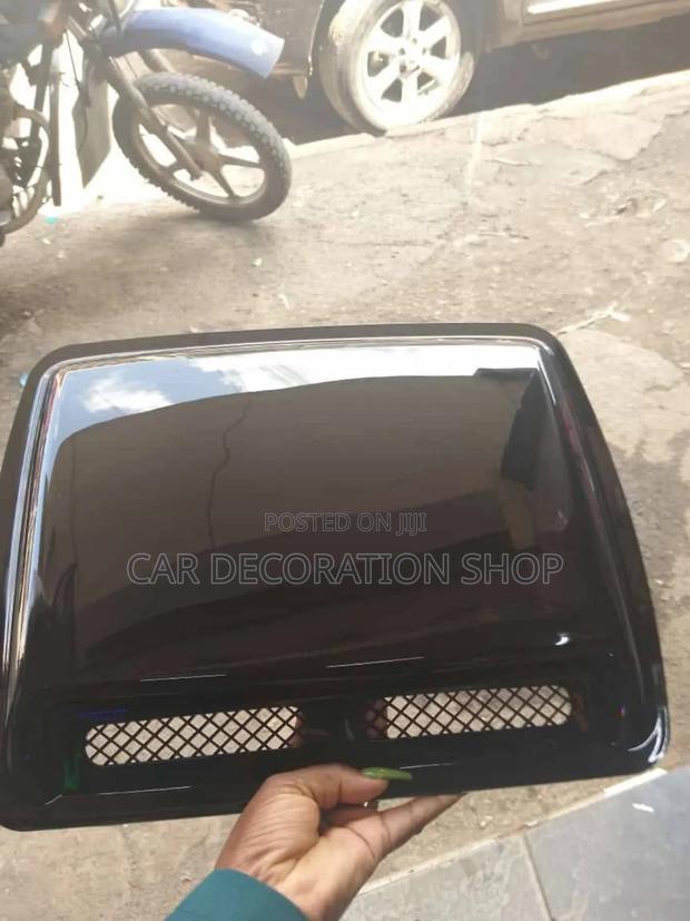 Black Bonnet Centre Metallic Scoop