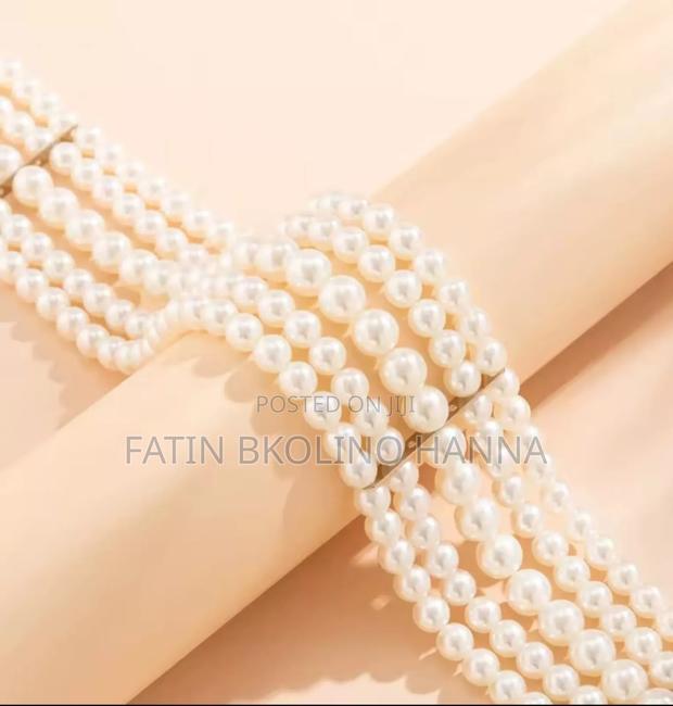 Layered Pearl Necklace Elegance - thumbnail 2