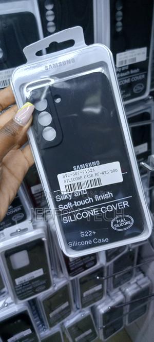 Silicone Cover With Soft Microfiber Lining for Galaxy S22 + - thumbnail 2