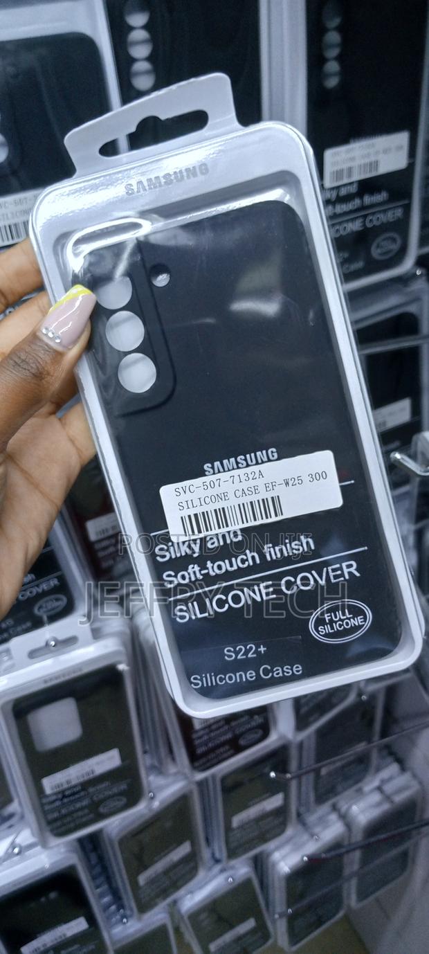 Silicone Cover With Soft Microfiber Lining for Galaxy S22 + - main view