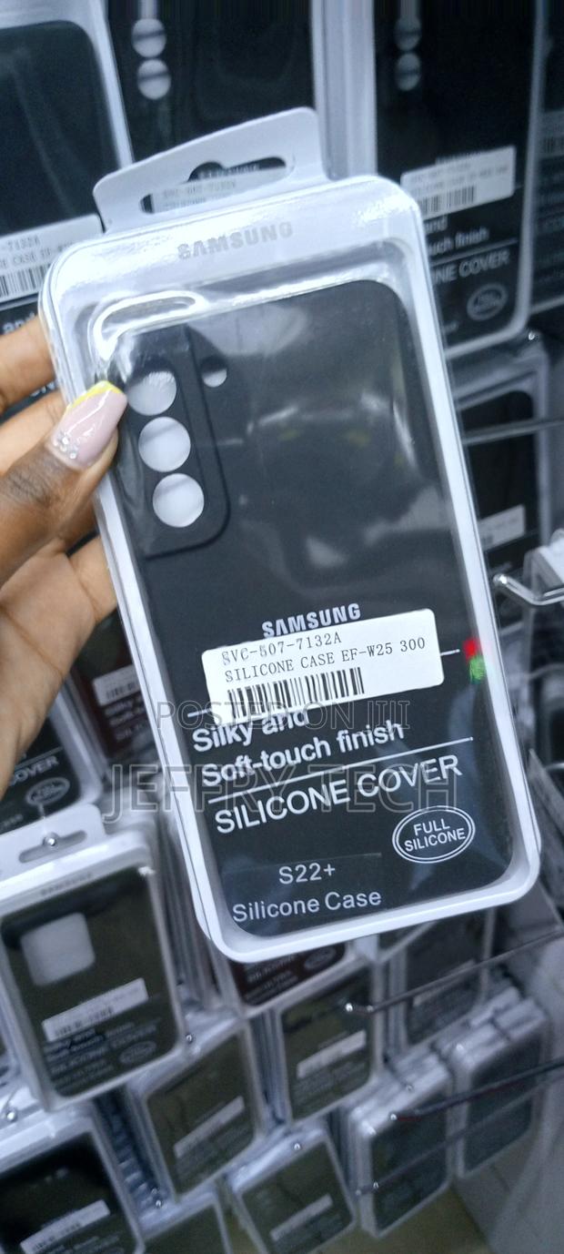 Silicone Cover With Soft Microfiber Lining for Galaxy S22 + - thumbnail 3