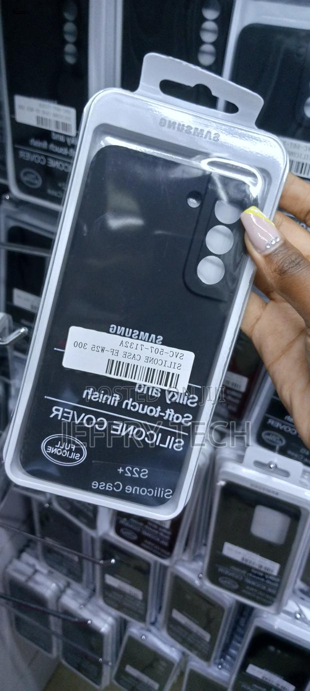 Silicone Cover With Soft Microfiber Lining for Galaxy S22 + - thumbnail 4