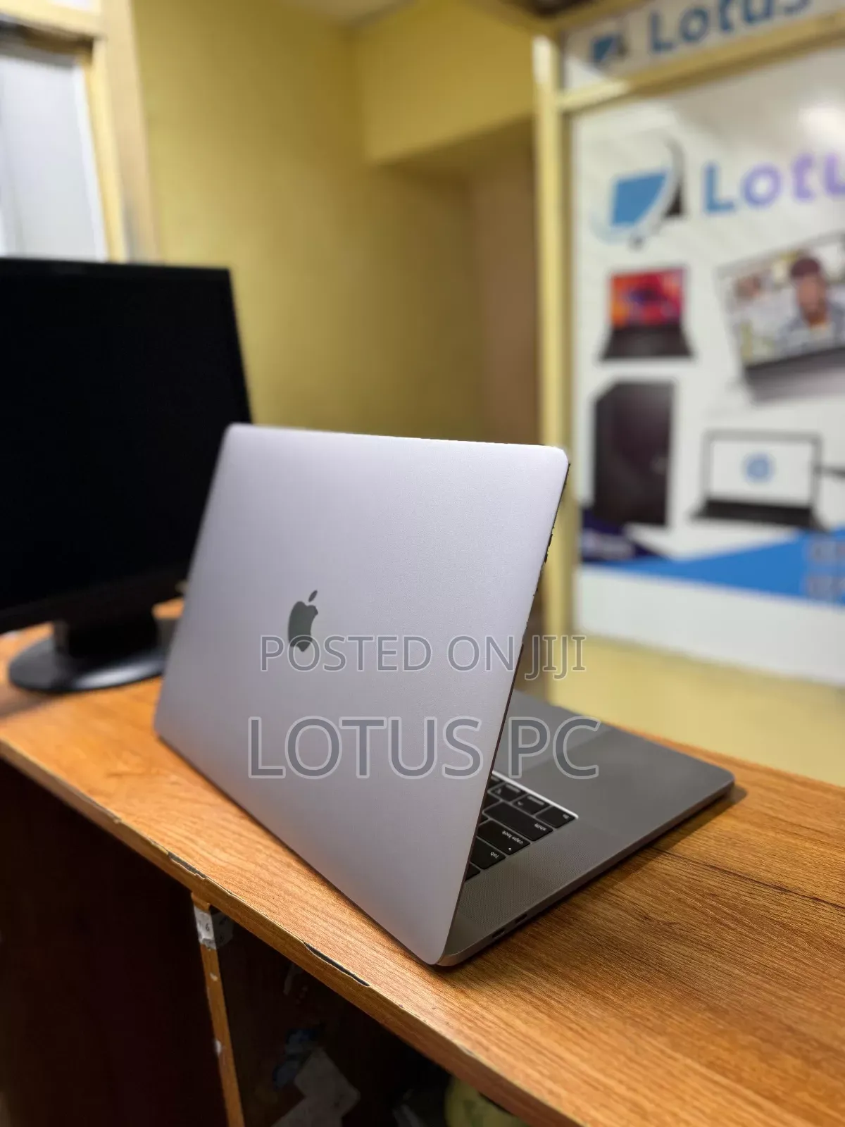 Laptop Apple MacBook Pro 2018 32GB Intel Core I9 SSD 512GB