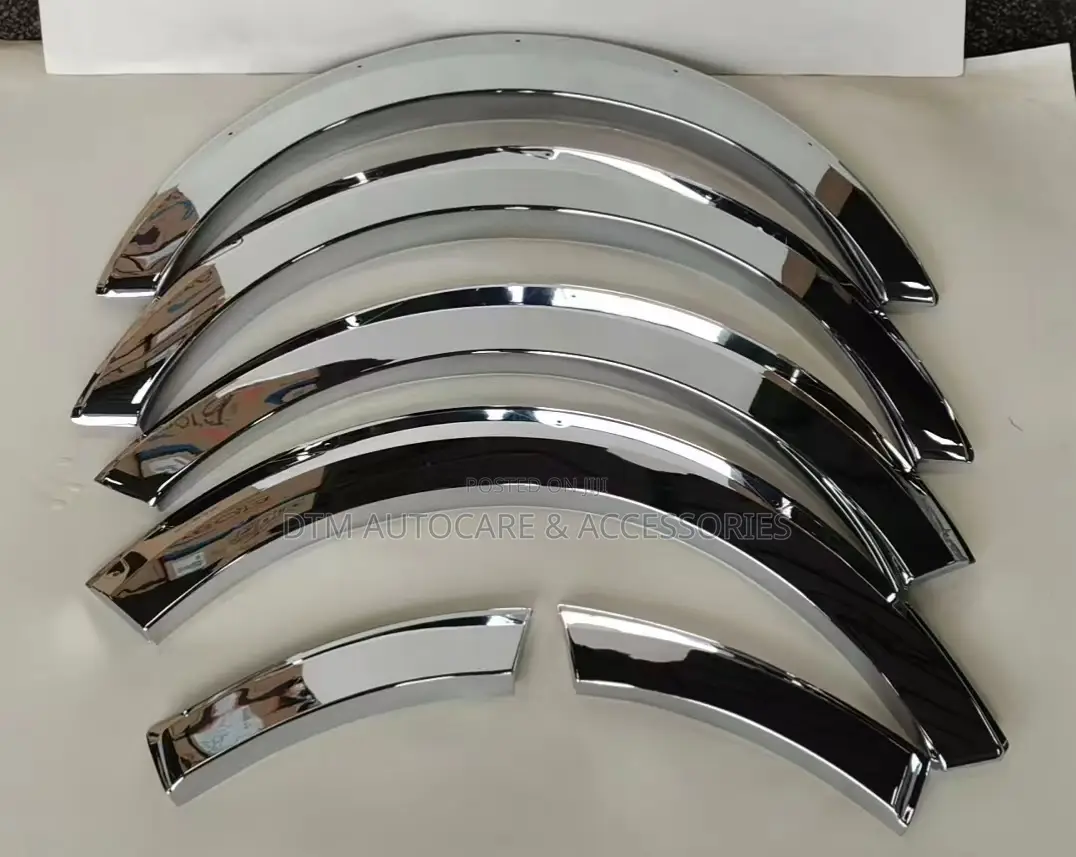 Hiace Chrome Fender Lips
