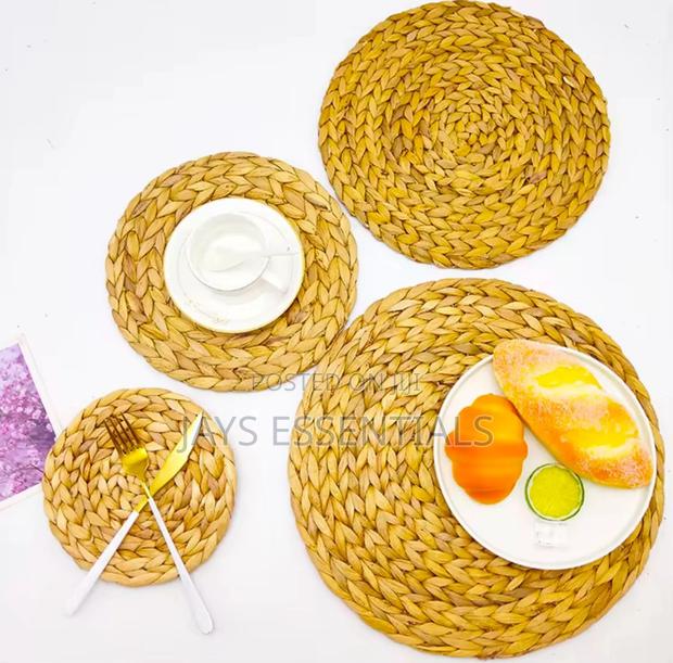 6pc Round Hand Straw Table Mats - thumbnail 3