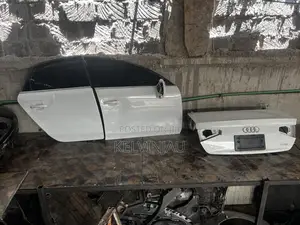 Tearing Off an Audi A4 for Parts