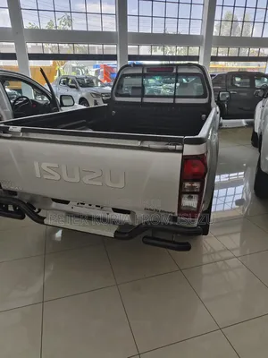 New Isuzu D-MAX 2025 Silver