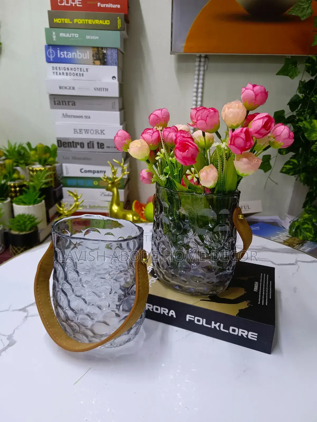 Stylish Clear Flower Vase With Leather Strap