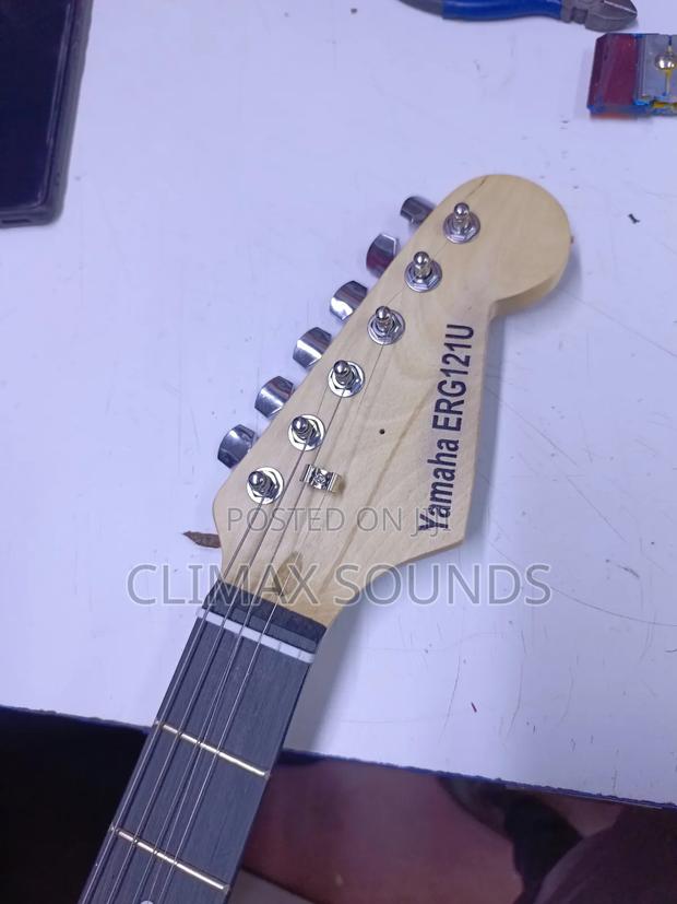 Yamaha Electric Solo Guitar - thumbnail 2